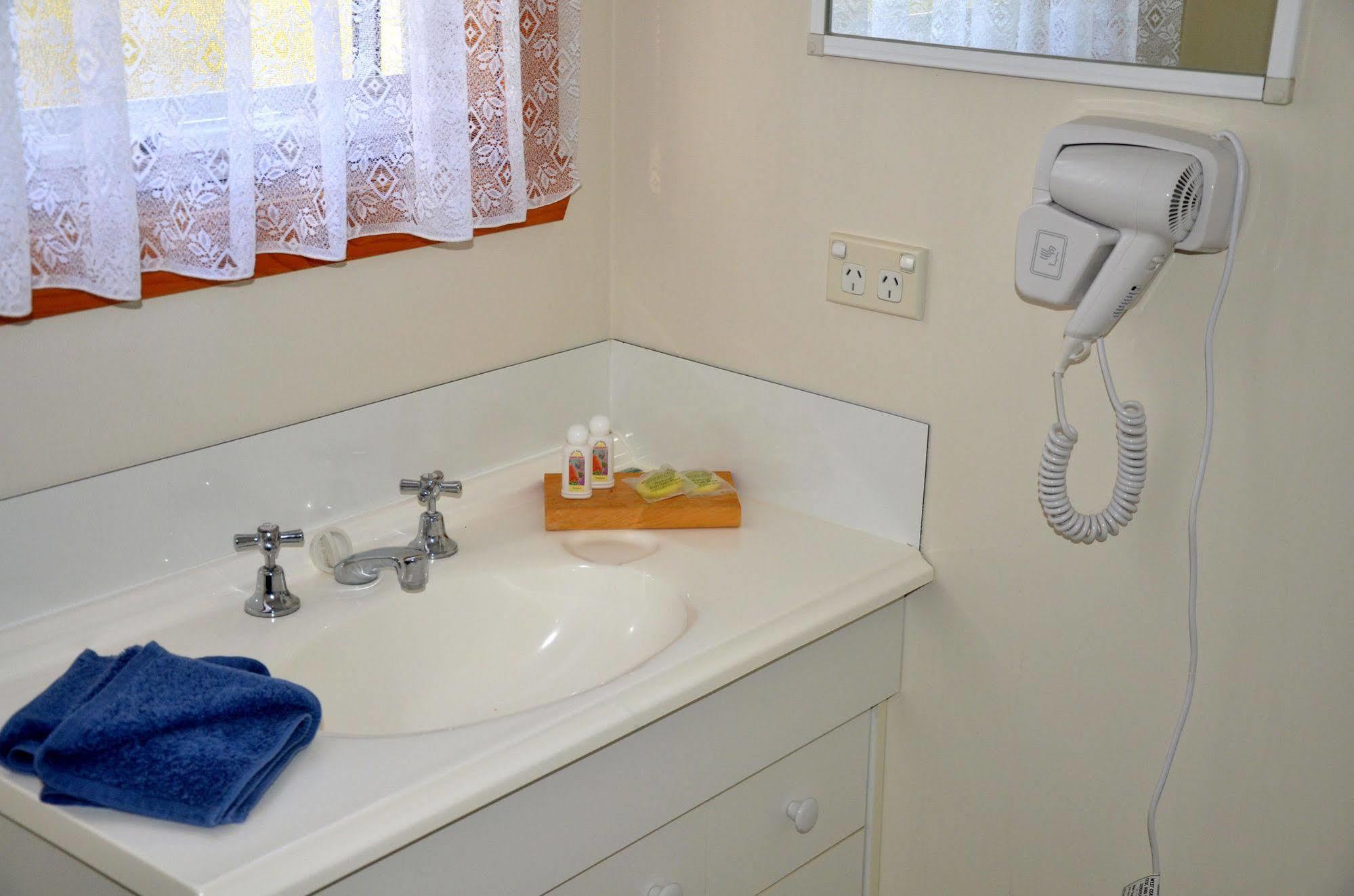 Castaway Holiday Apartments Strahan Ngoại thất bức ảnh