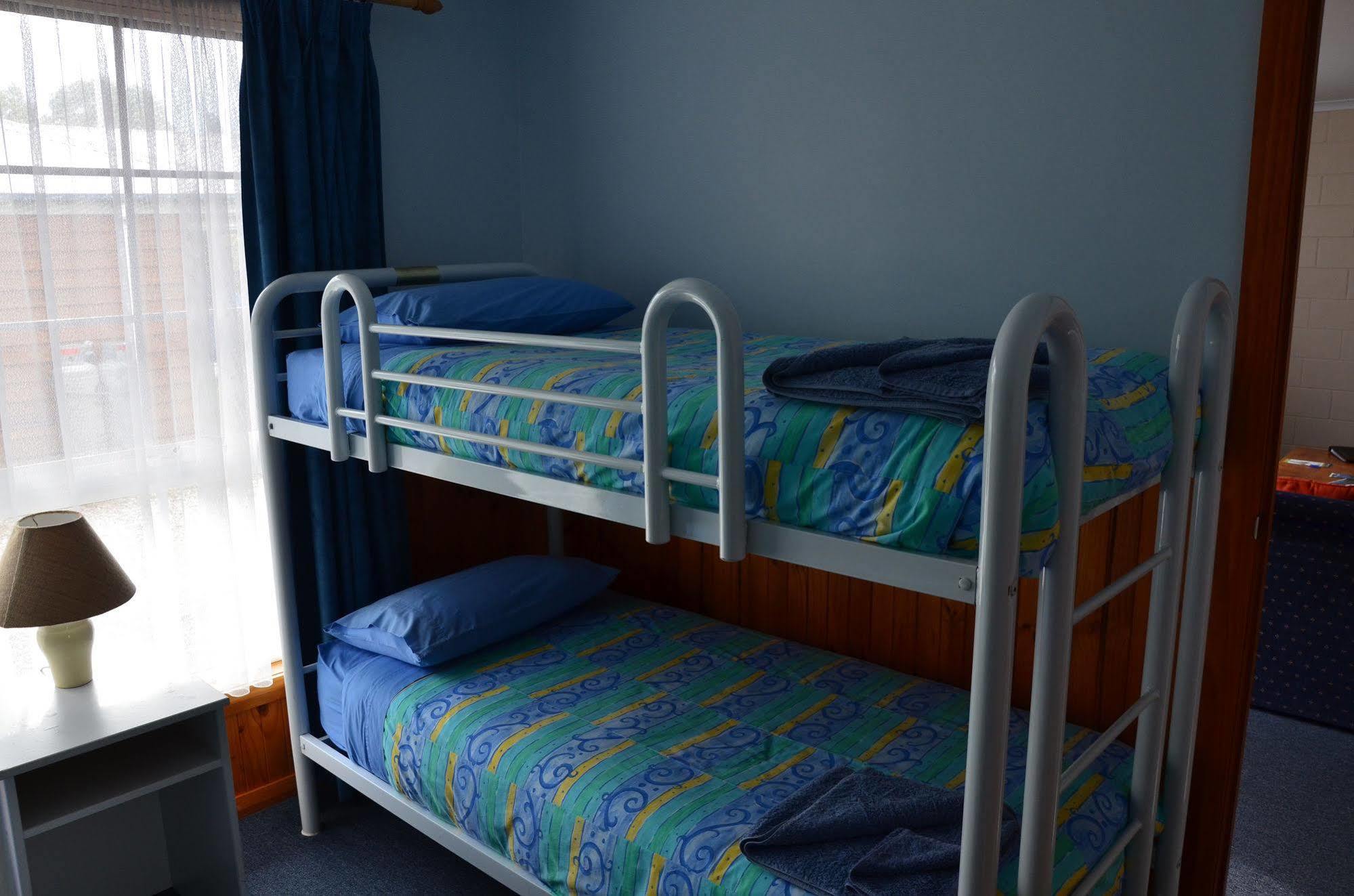 Castaway Holiday Apartments Strahan Ngoại thất bức ảnh